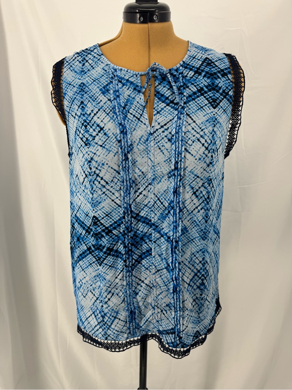Nine West Blue and White  Tie-Dye Sleeveless Keyhole Tank 0311
